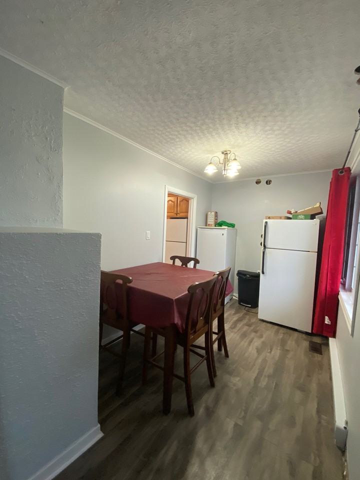 271 Empire Avenue - Main - 2 - Photo 3 of 11