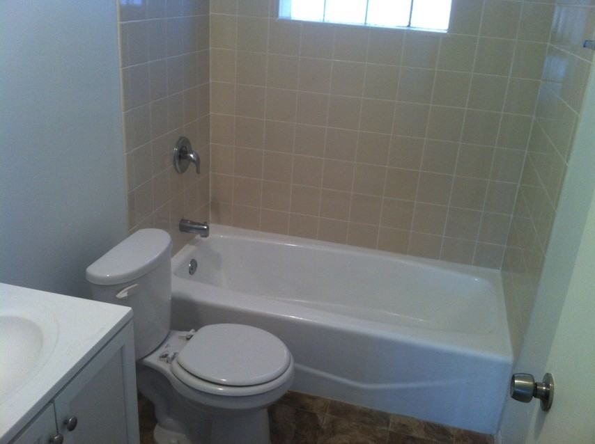 1633 Harbor Ave - Photo 2 of 3