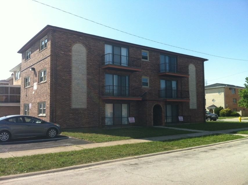 1633 Harbor Ave - Photo 3 of 3