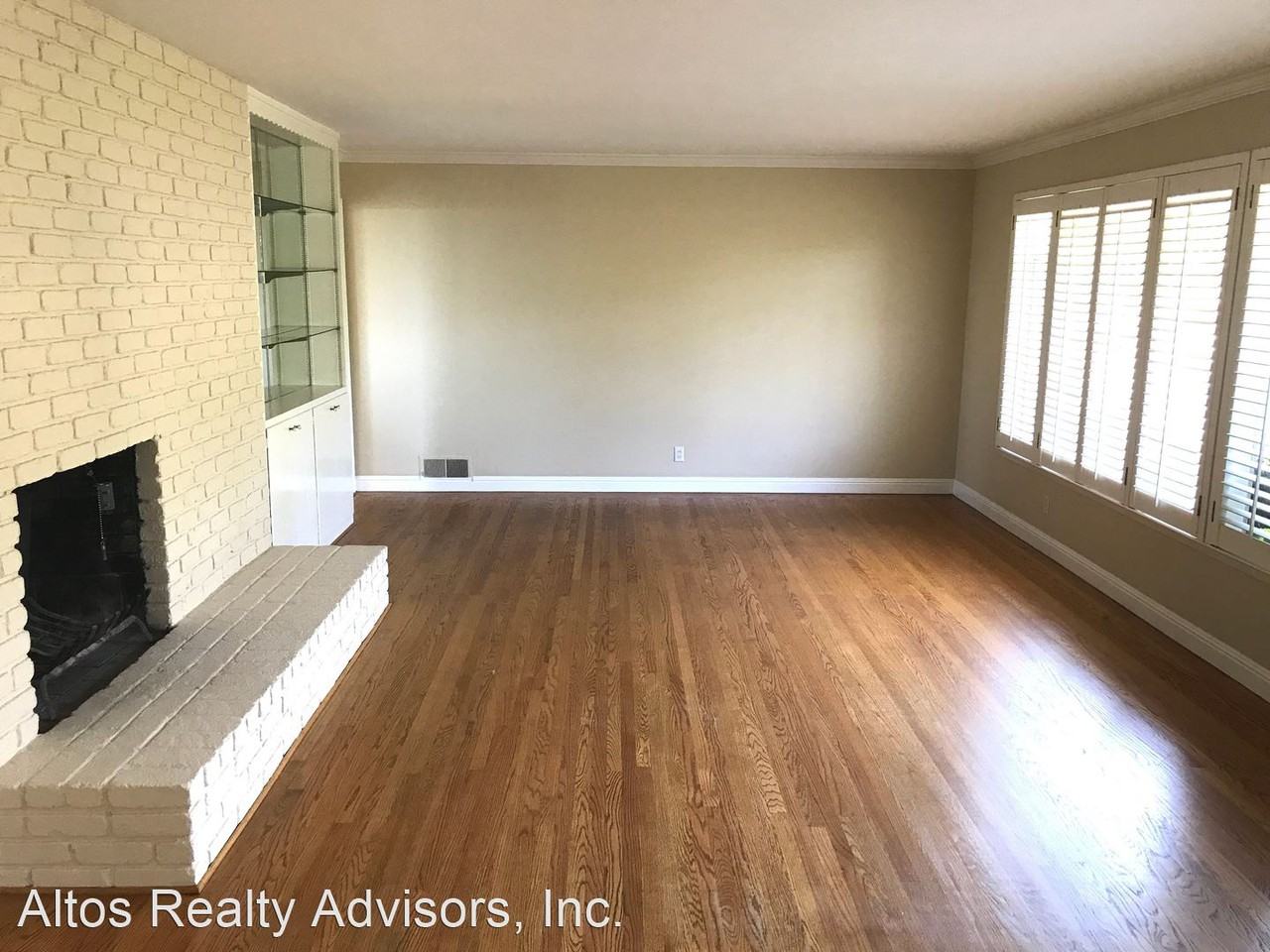 2674 Summit Dr - Photo 2 of 12