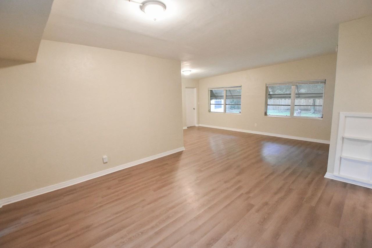 6601 10th St N - Photo 2 of 11