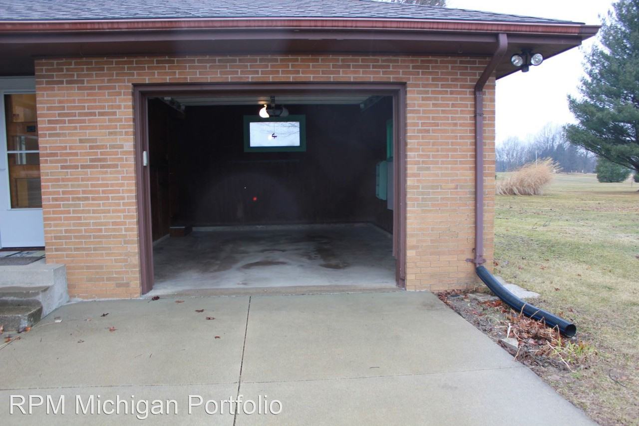 1652 Bainbridge Center Rd - Photo 2 of 19