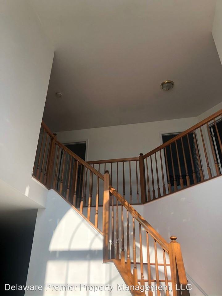 326 Starboard Dr - Photo 2 of 16