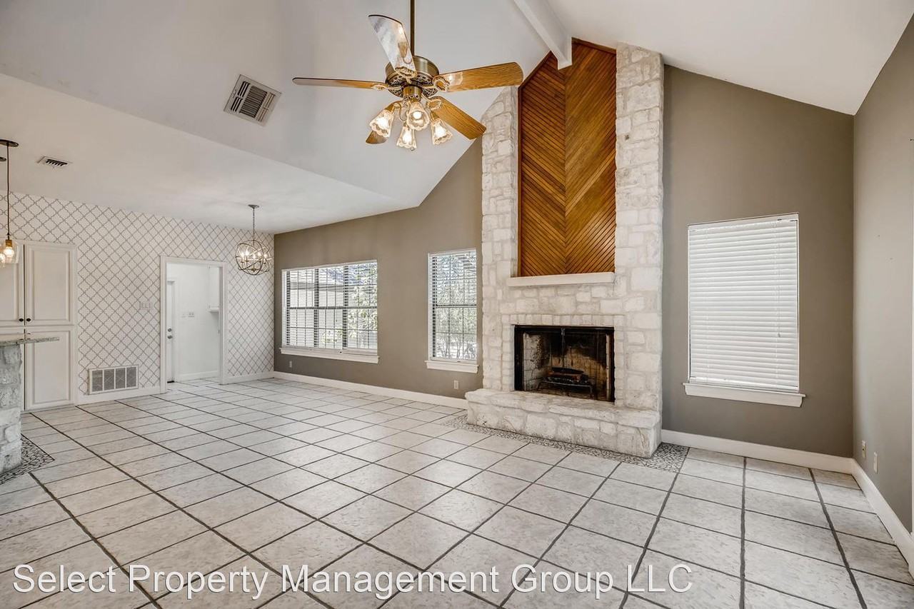 2347 Estate Gate Dr - Photo 2 of 11