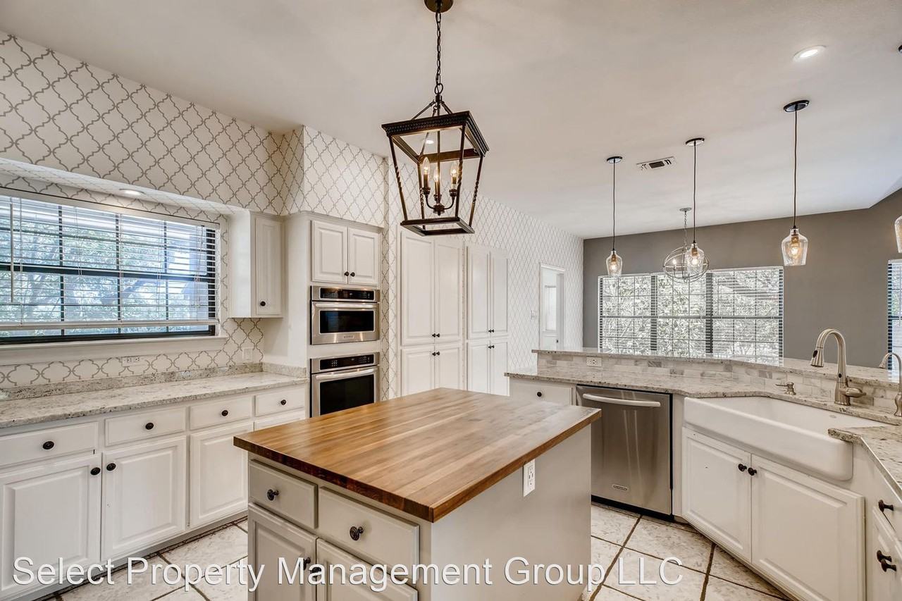 2347 Estate Gate Dr - Photo 3 of 11