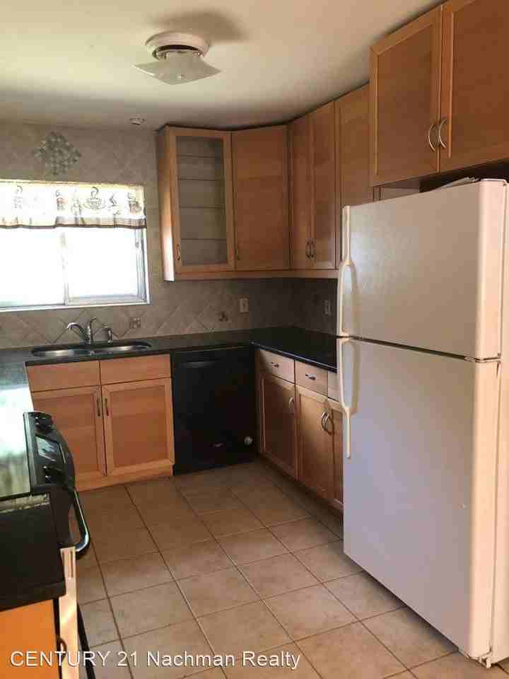 411 Fox Hill Rd - Photo 3 of 27