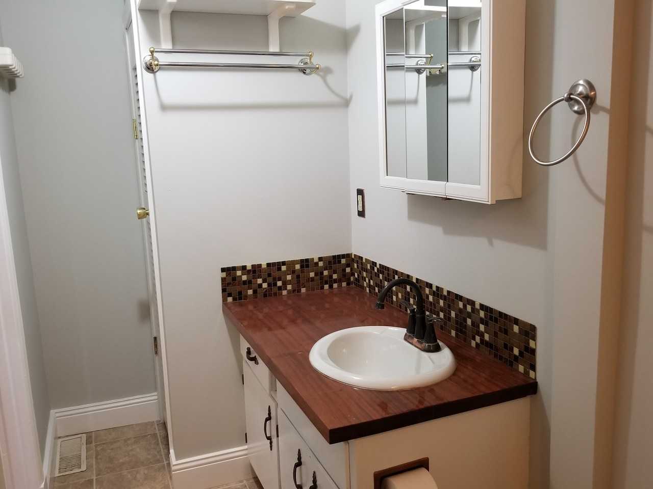 340 W 4th St - Photo 3 of 9