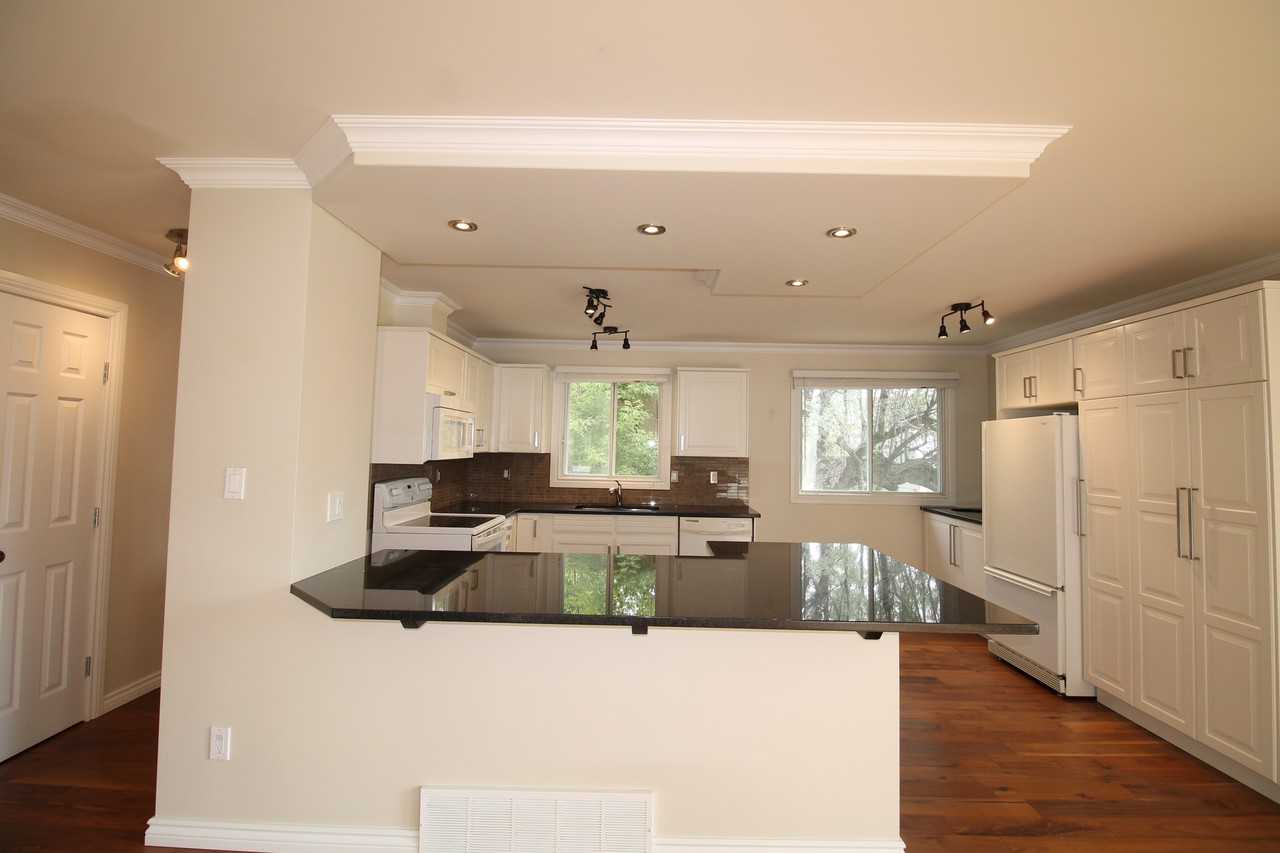 6428 15 Ave Nw - Photo 3 of 20