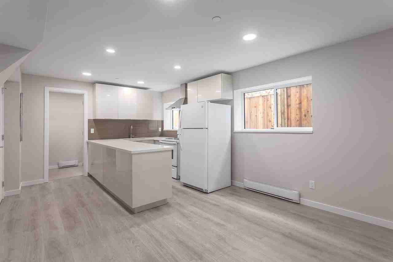 Rhodes St & E 43rd Ave