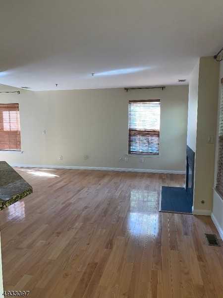 1050 Shadowlawn Dr - Photo 3 of 15