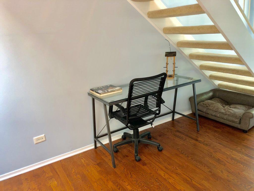 Beautiful townhouse, Near Palatine Metra station, 2br/1 Bath, $1600/ Month. - Photo 3 of 11