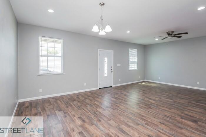 1705 E Davis Ave - Photo 2 of 15