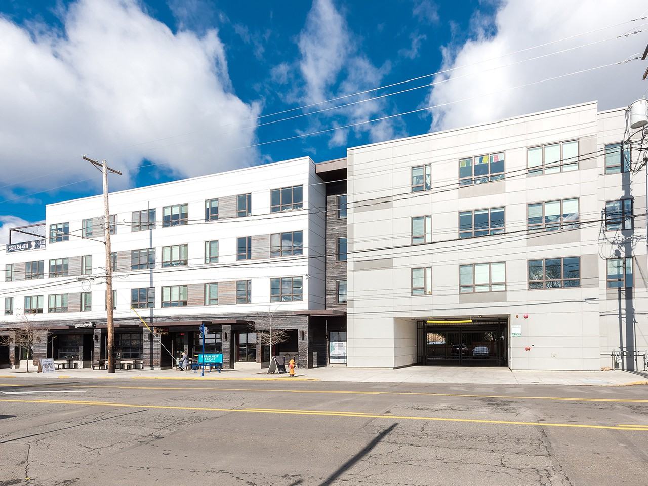 4717 SE Hawthorne Blvd - Photo 2 of 21