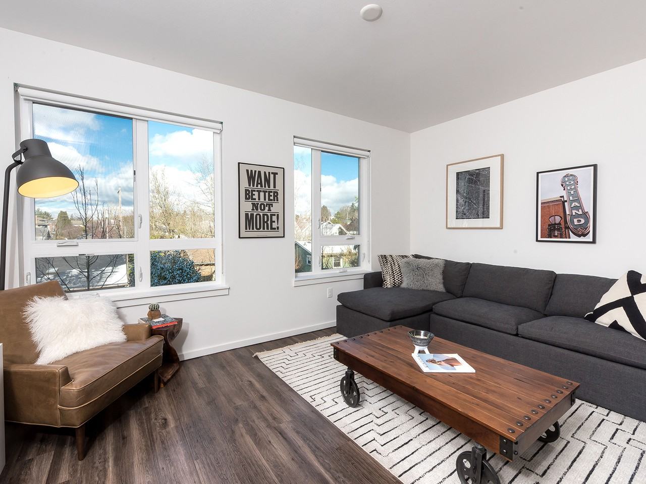 4717 SE Hawthorne Blvd - Photo 3 of 21