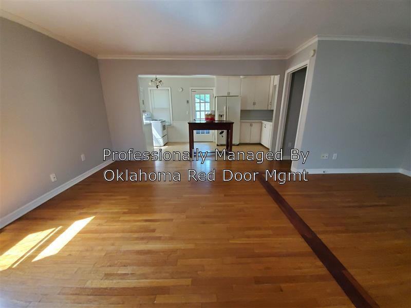 841 Nw 44th St - Photo 3 of 12