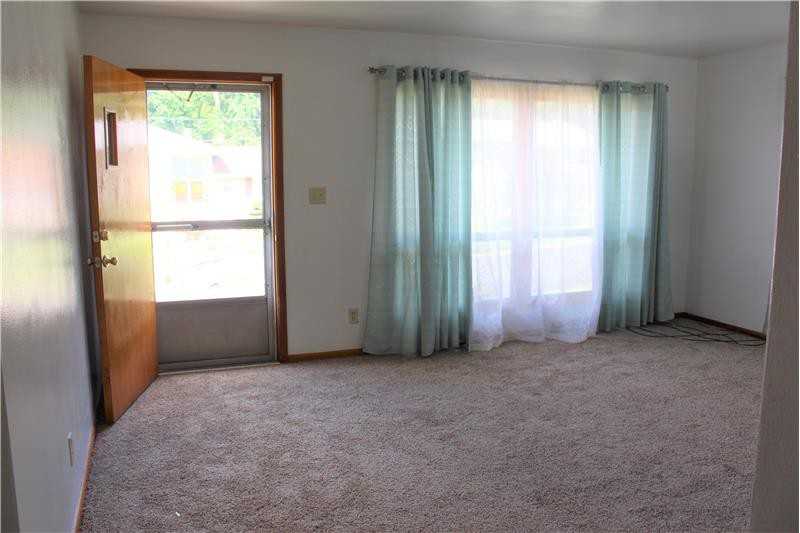 238 Meadowbrook Dr - Photo 2 of 18