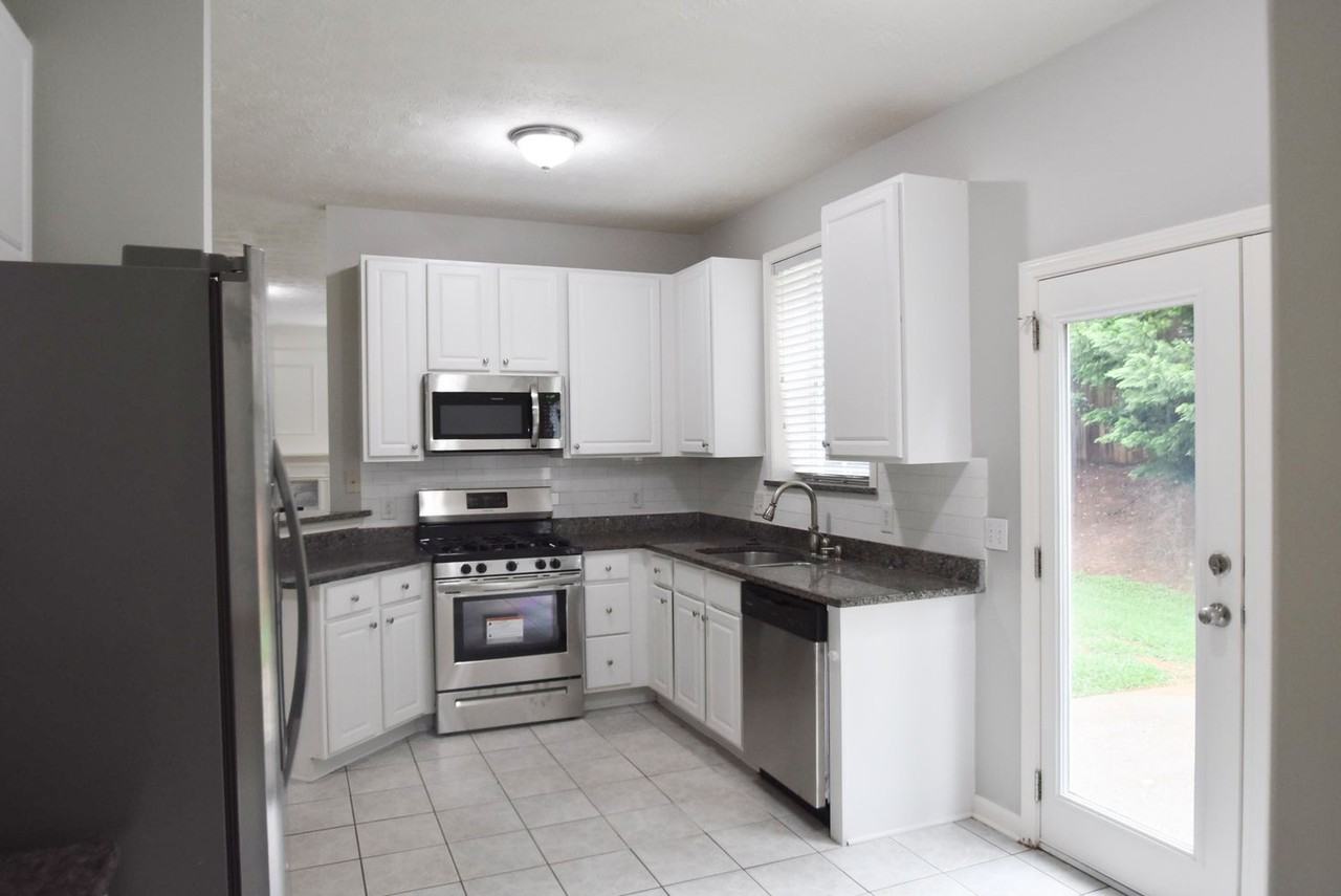 3828 Kirkwood Run Nw - Photo 3 of 11