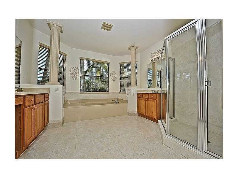 19293 SW 24th St - Photo 3 of 6