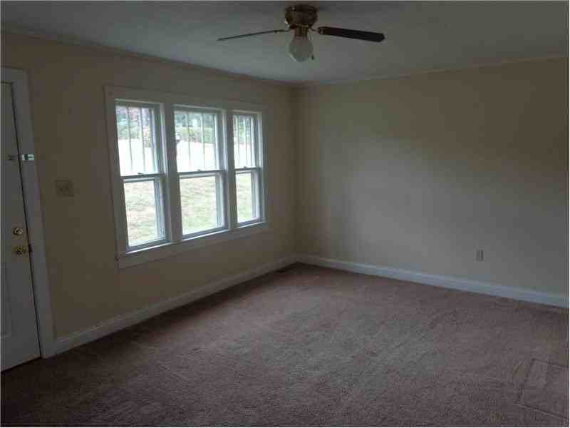 109 Lynn Ave - Photo 2 of 11