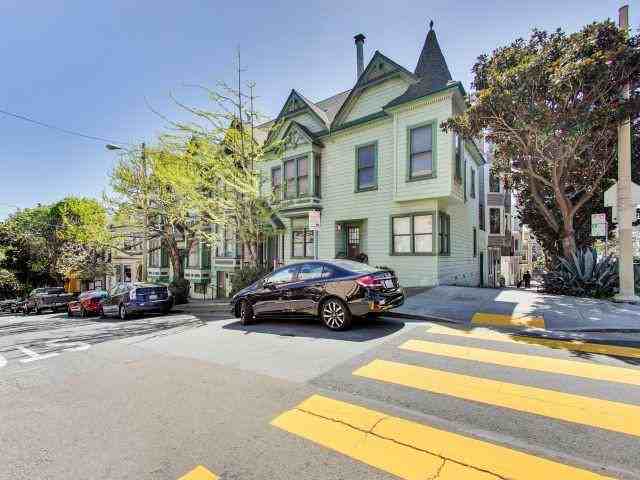 191 Henry St - Photo 3 of 20