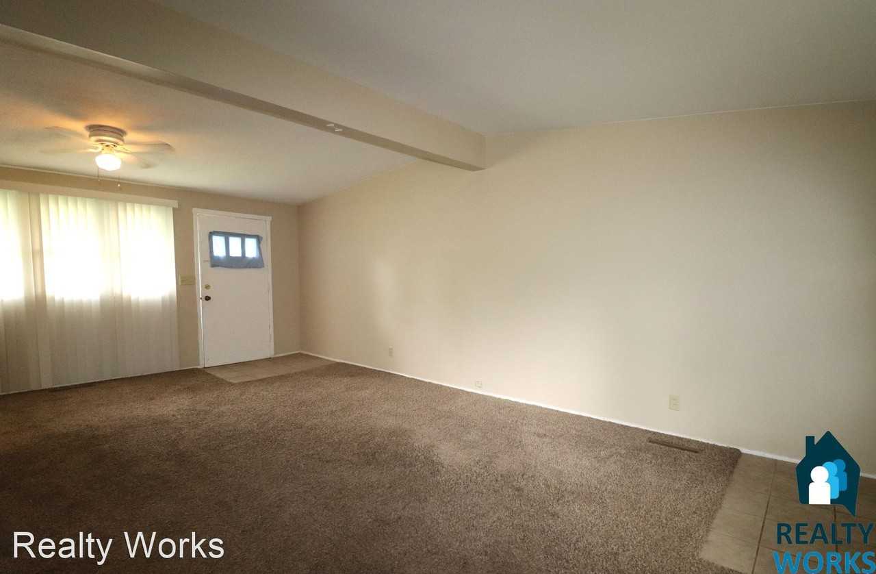 612 Eastborough Ln - Photo 3 of 10