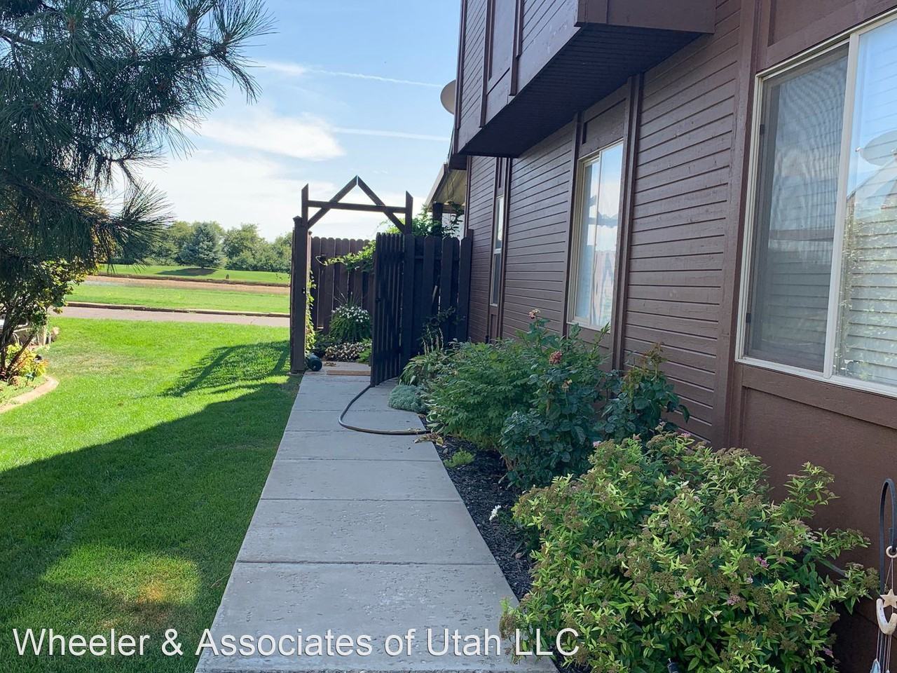 325 Willow Way - Photo 3 of 9