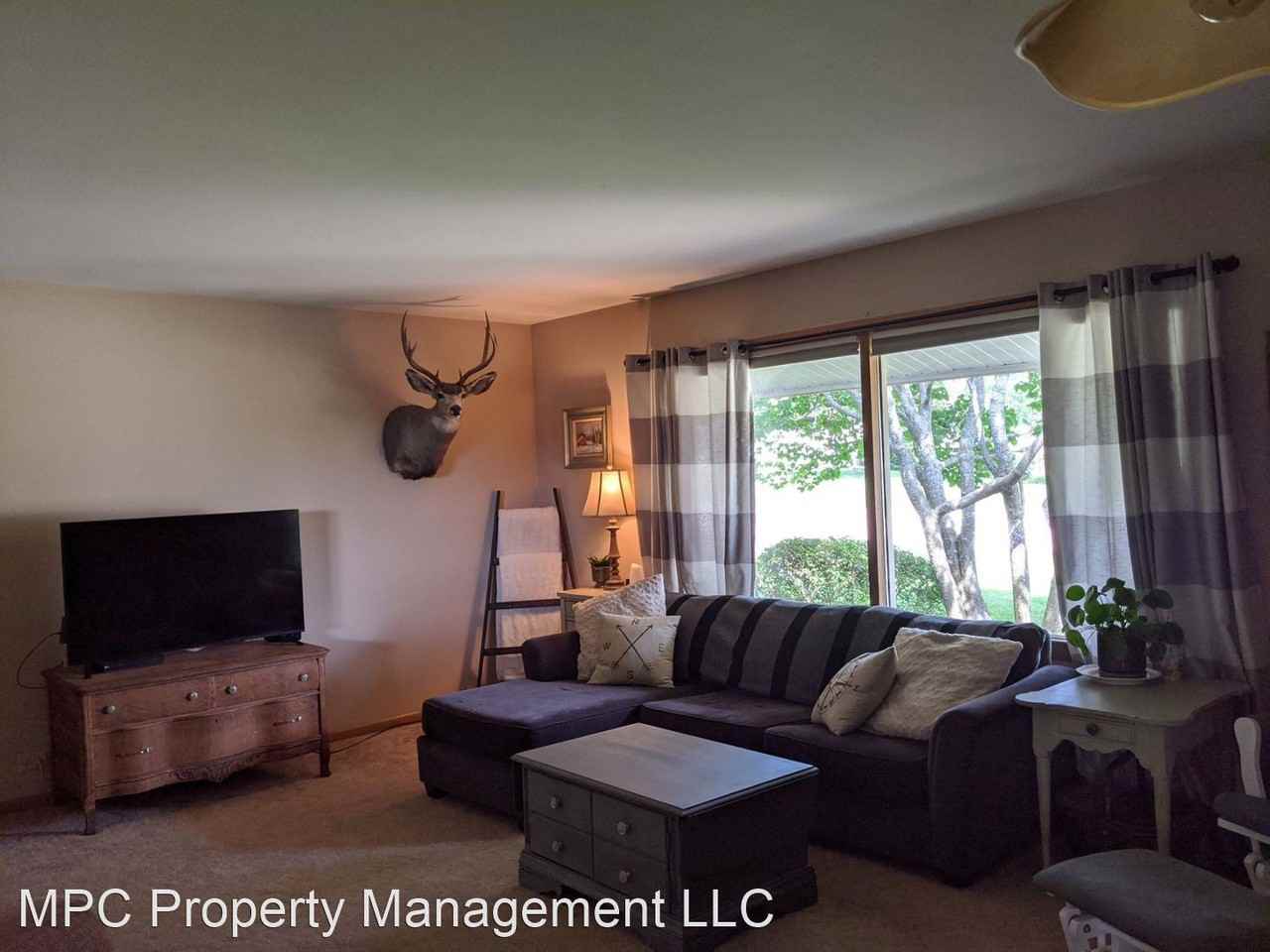 400 Franklin St - Photo 3 of 4