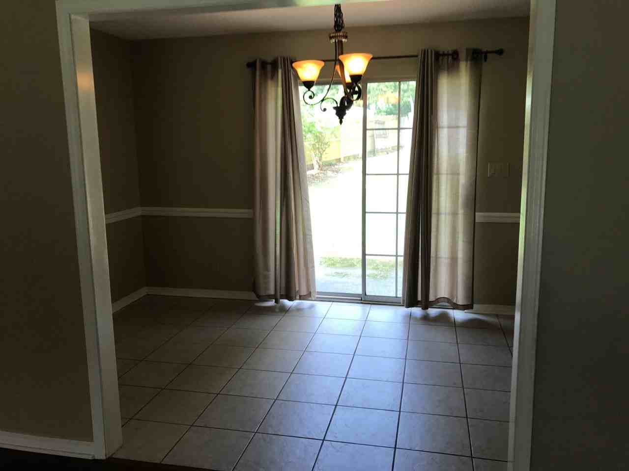 102 Myrna Cir - Photo 3 of 16