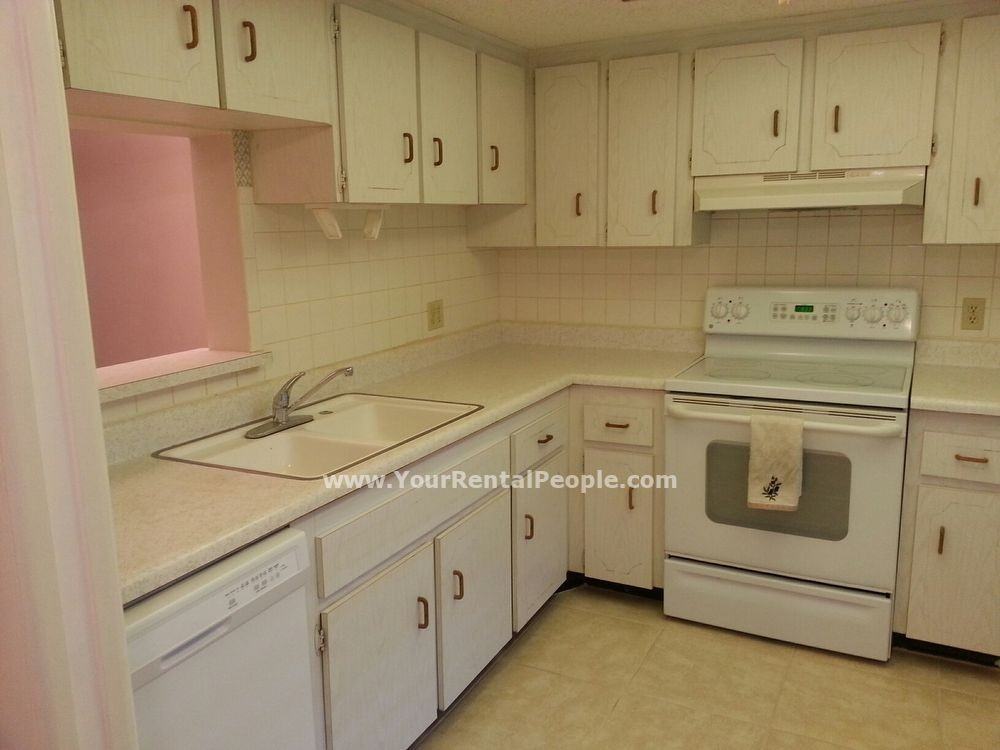 845 Maple Ct - Photo 3 of 13