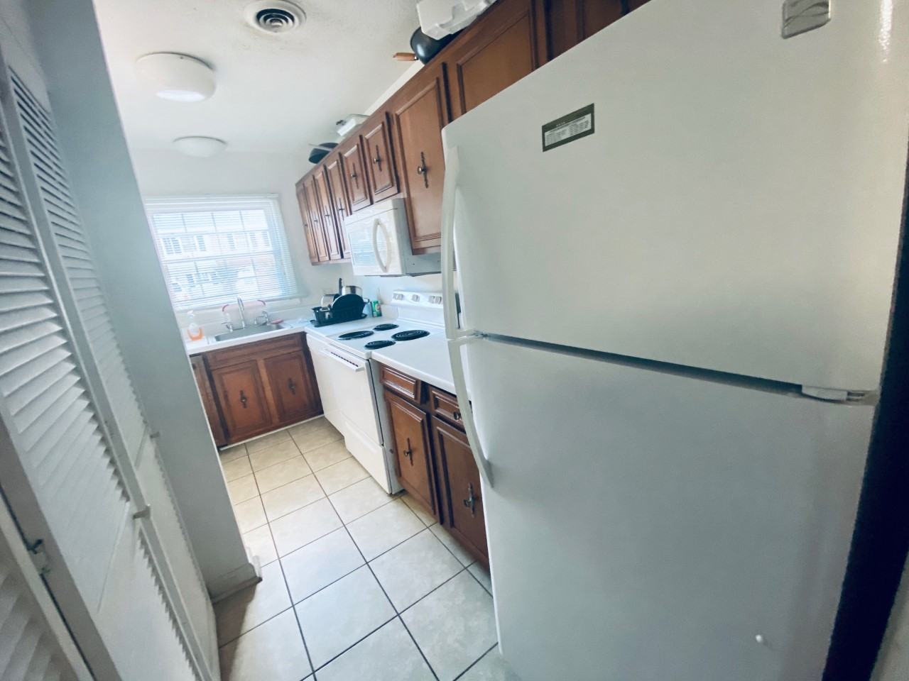 4505 4505 N Kings Hwy E-8 - Photo 2 of 18