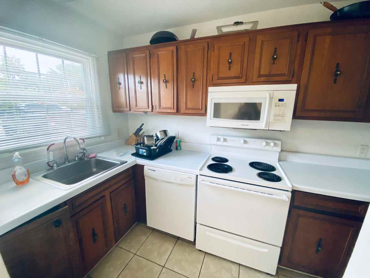 4505 4505 N Kings Hwy E-8 - Photo 3 of 18