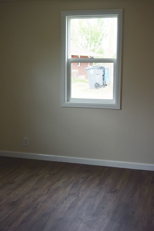 1406 E 18Th St - Photo 2 of 9