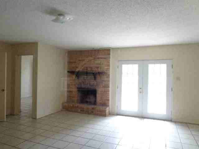 1801 Southbend Rd - Photo 3 of 11