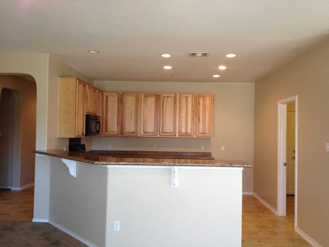 712 Tumbleweed Trl - Photo 4 of 14