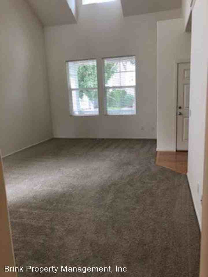 22120 46th Ave S - Photo 3 of 18