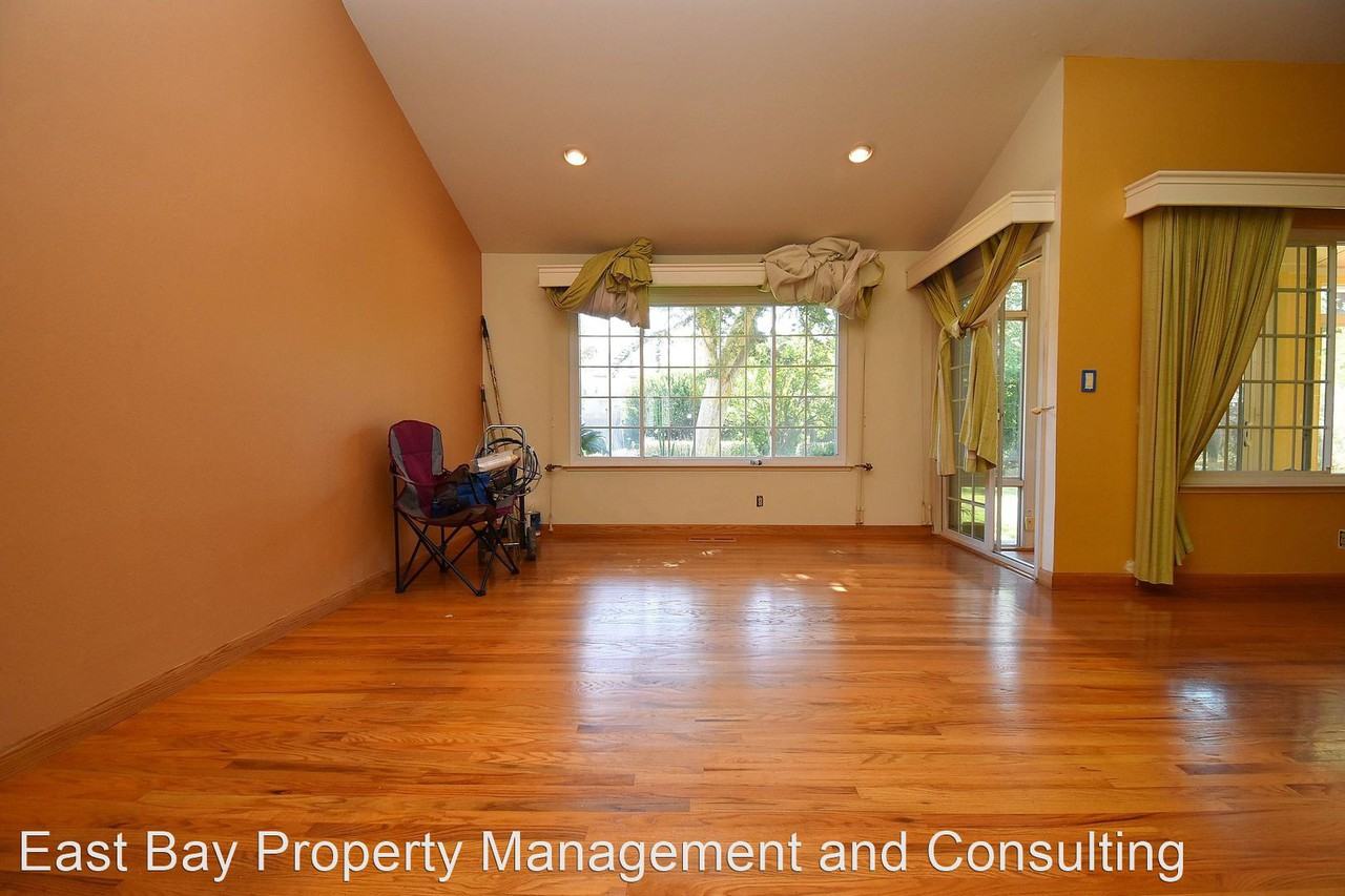 45770 Cayuga Ct - Photo 3 of 11