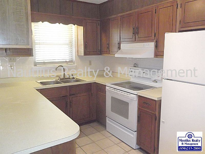 205 Greenwood Dr - Photo 2 of 9