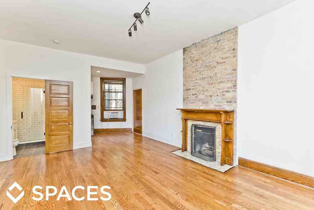 1008 W Altgeld St - Photo 3 of 7