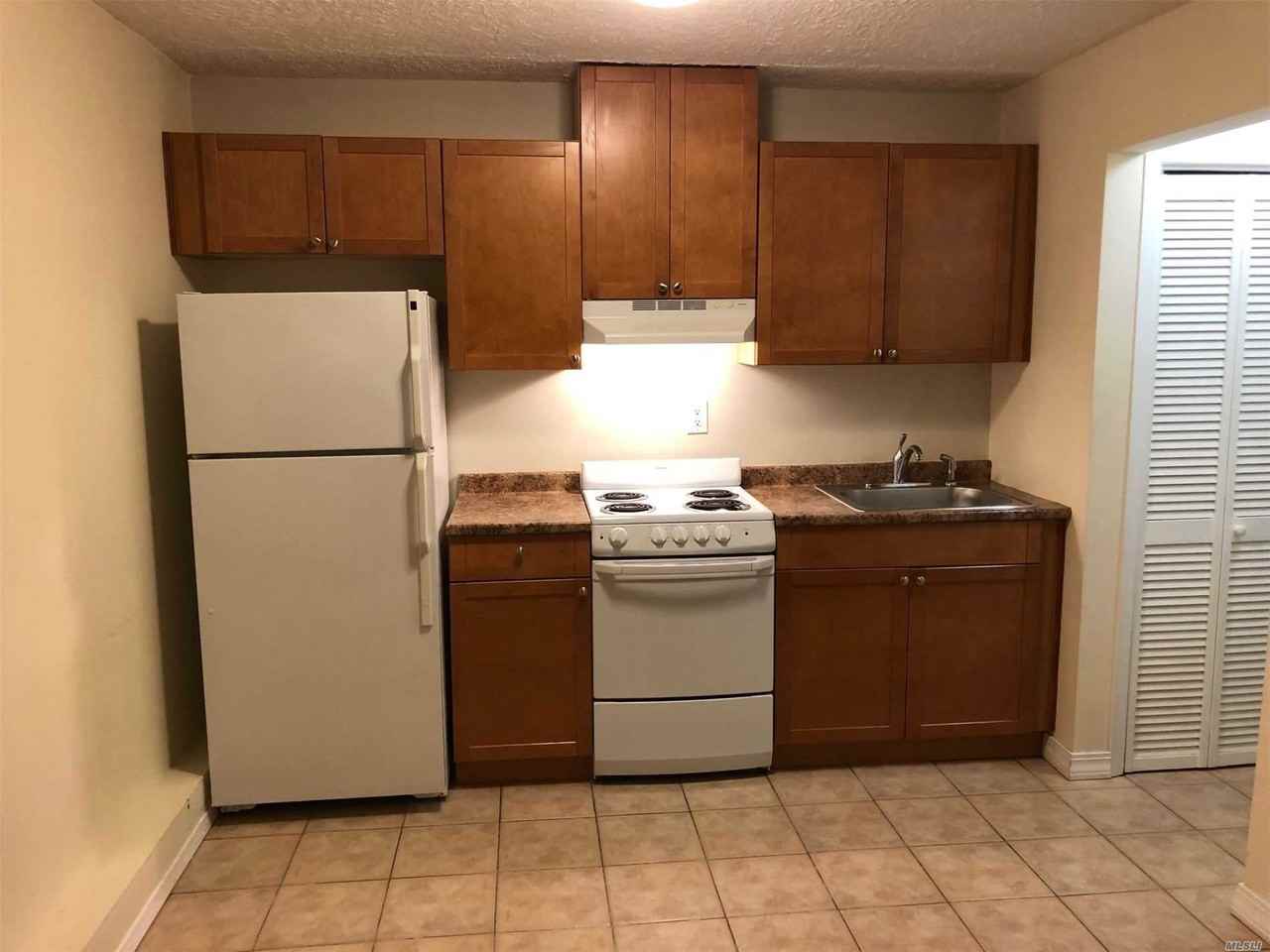 340 Everard St - Photo 2 of 6