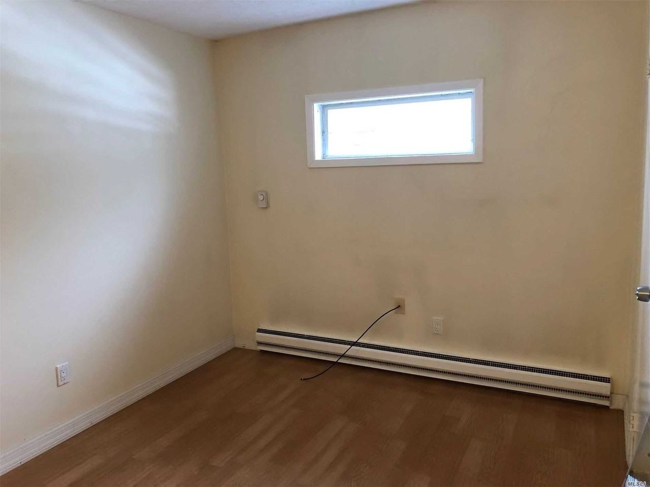 340 Everard St - Photo 3 of 6