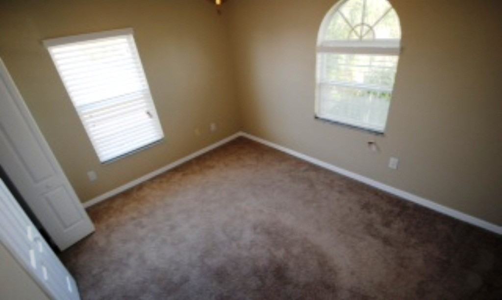 2947 Hickory Grove Dr - Photo 2 of 13
