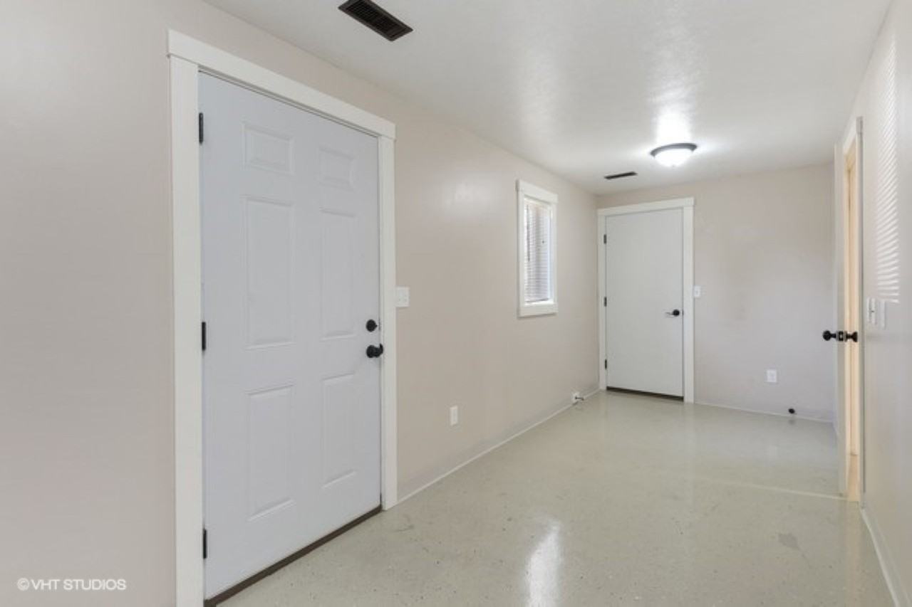 913 913 S Main Street South Unit - Photo 2 of 14