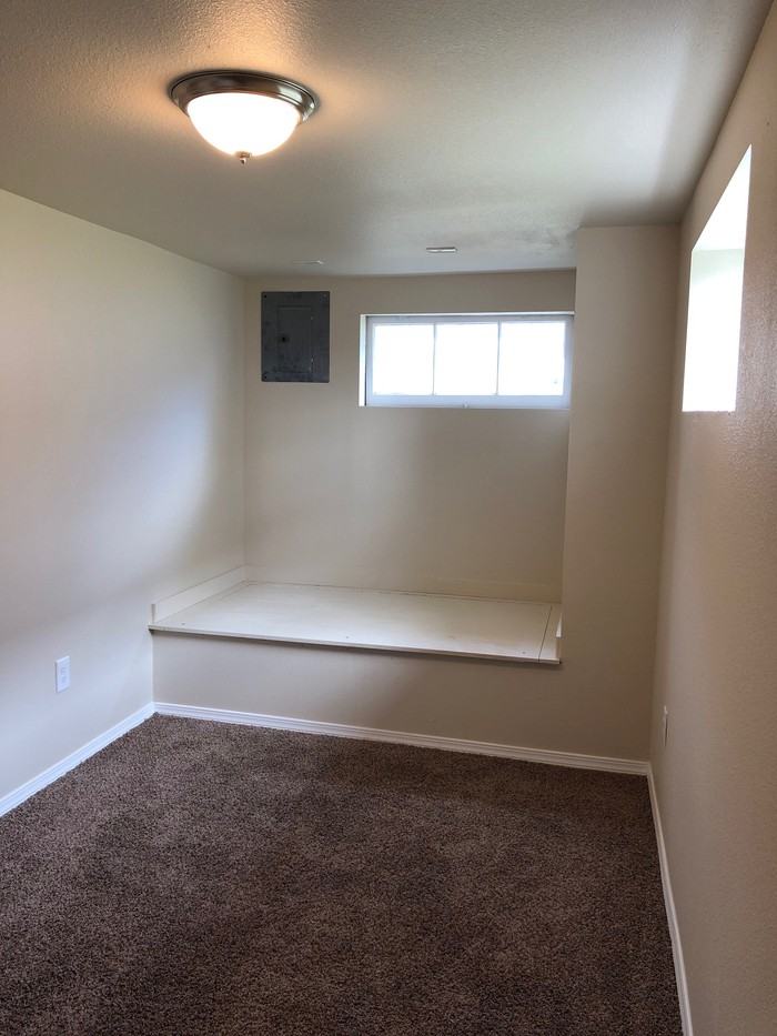 320 1/2 W Pine St - Photo 3 of 7