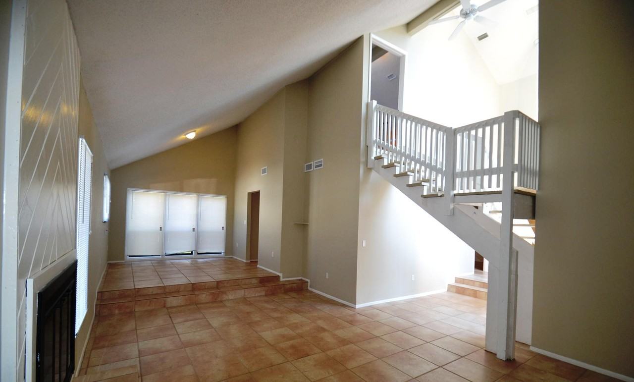 4760 Meredith Ln - Photo 3 of 9