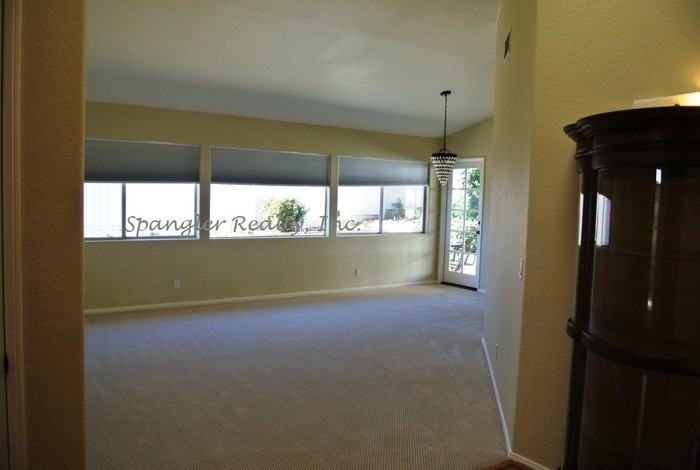 837 Muirfield Dr - Photo 2 of 11