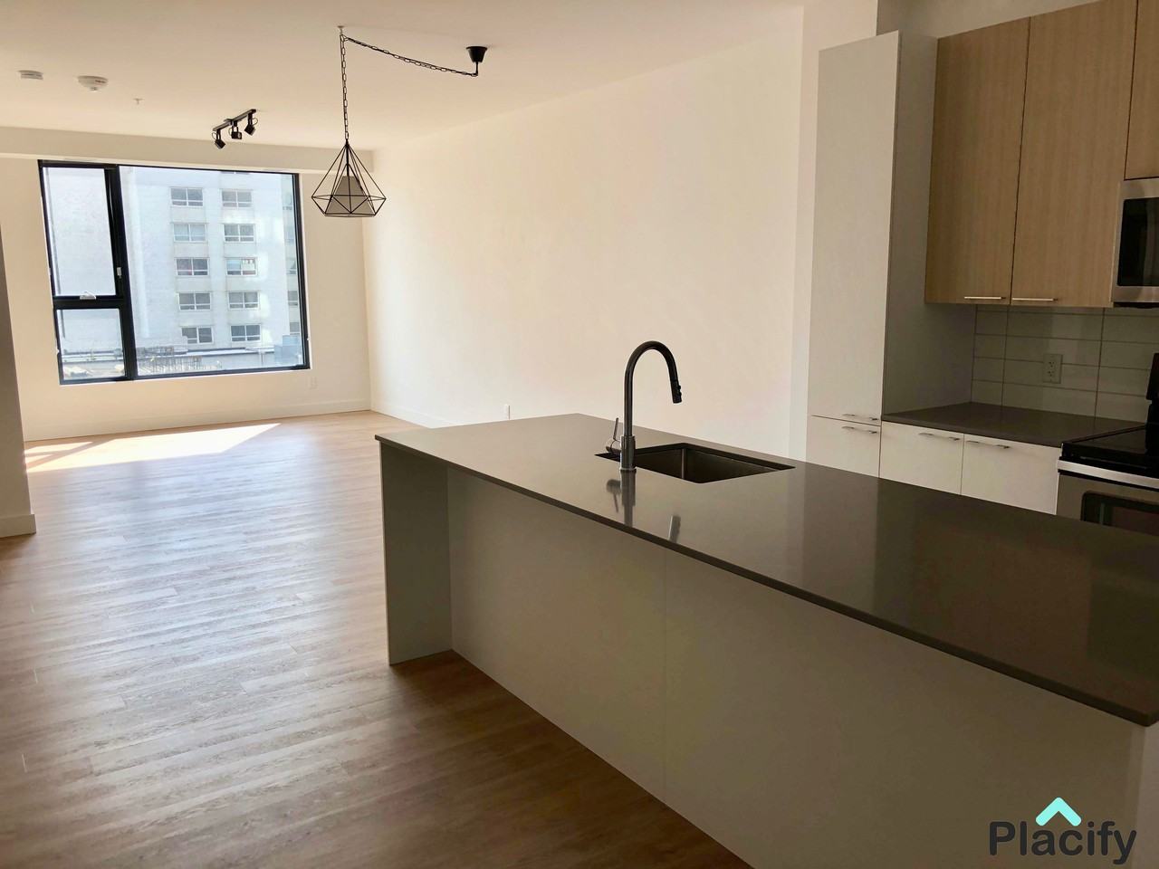 1155 Rue Mackay