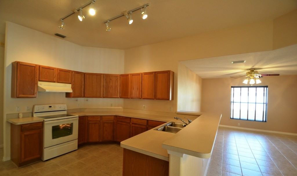 12006 Timberhill Dr - Photo 3 of 7