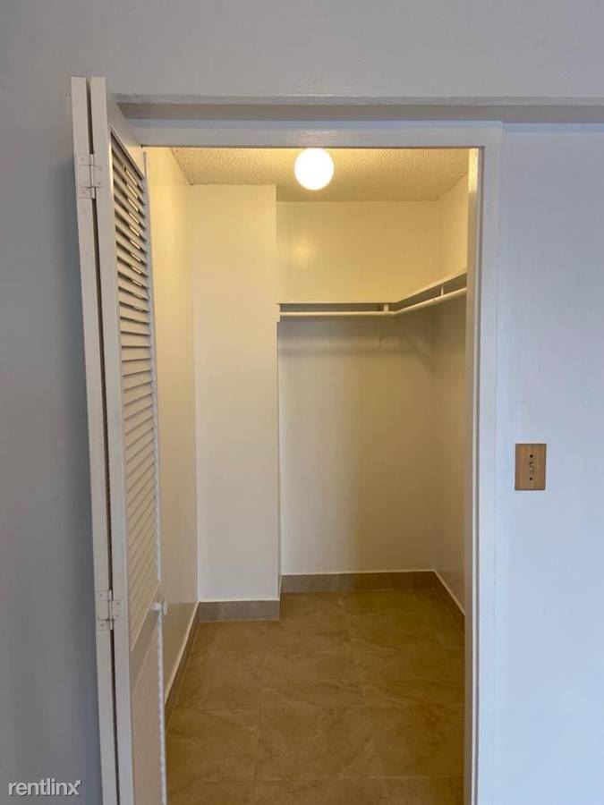 Waikiki Whale Watcher Apts. - Photo 3 of 25