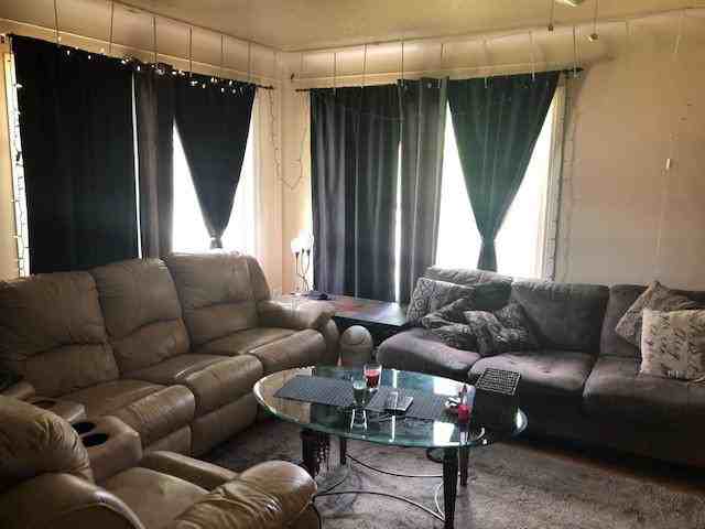 10102 95 Ave - Photo 2 of 6