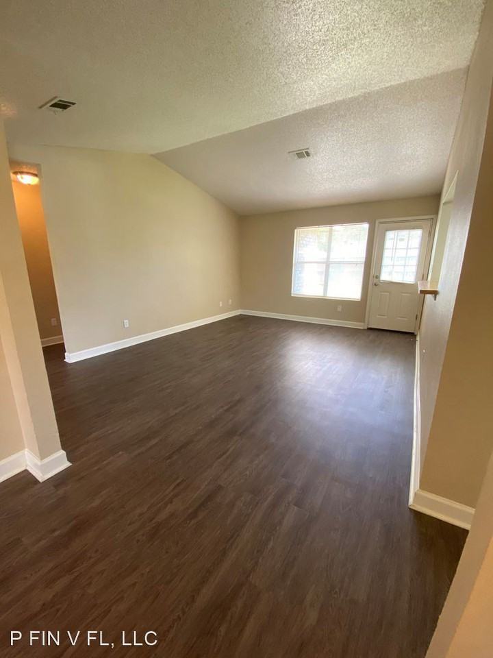 33 Arva Ct - Photo 3 of 15